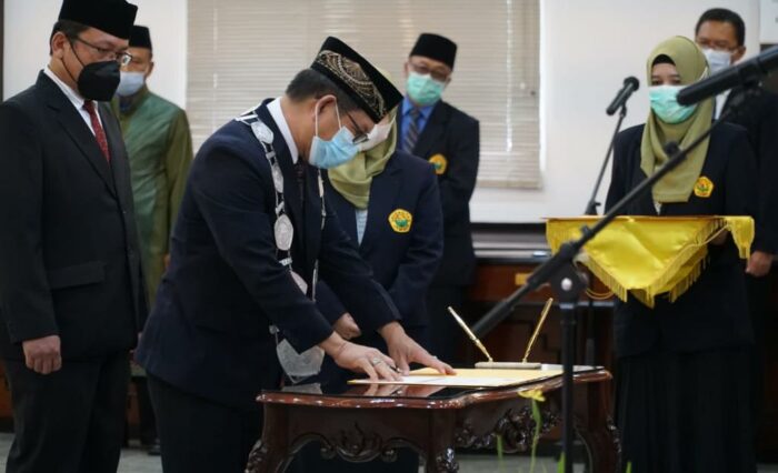 pasca_unej_pelantikan.2